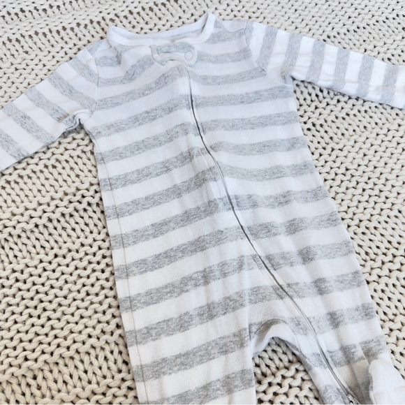 Circo Cozy Gray Striped Baby Footies with Soft Fabric 3-6 Months - Picture 2 of 4